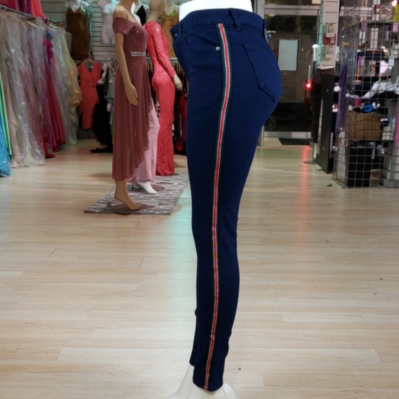 Jeans - Picture 2 of 4